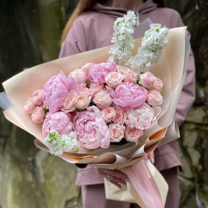 Букет с пионами №1 в Сириусе
