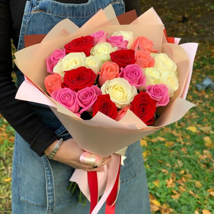 25 роз "Карусель" в Сириусе