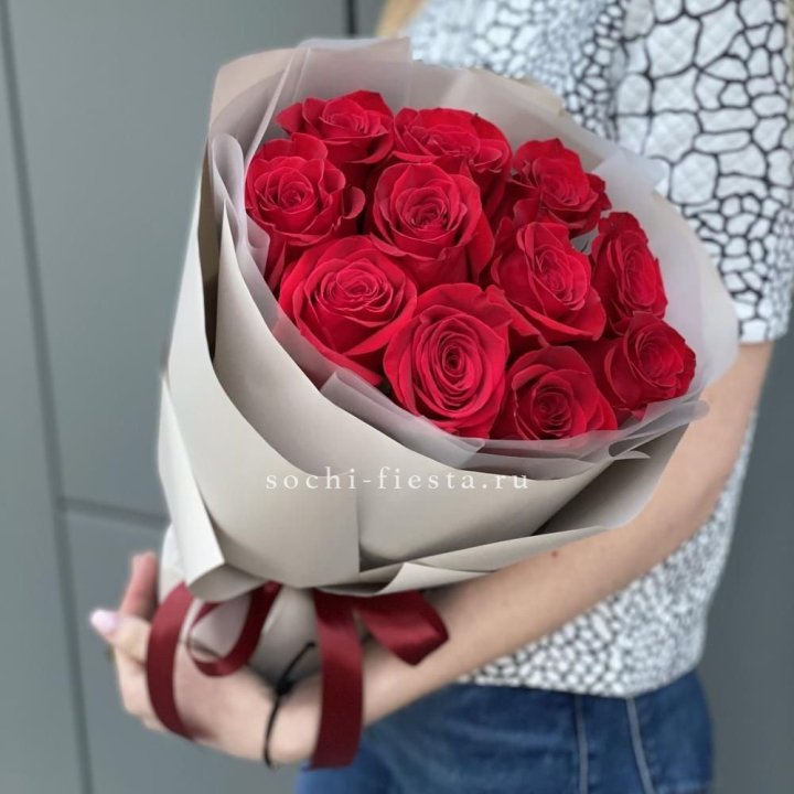 Букет красных роз "Rosie" в Сириусе