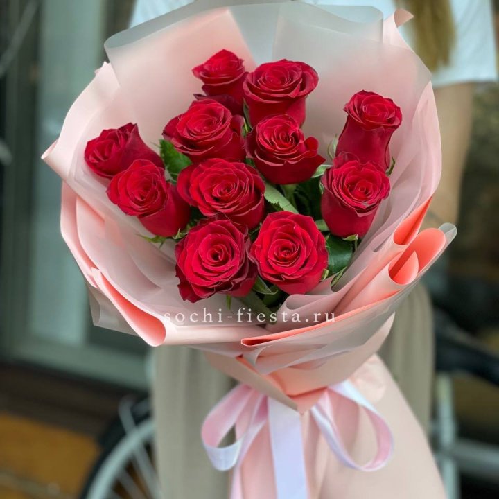 Букет красных роз "Madam Red" в Сириусе
