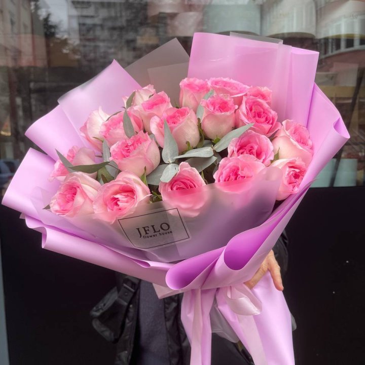  19 розовых роз в Сириусе