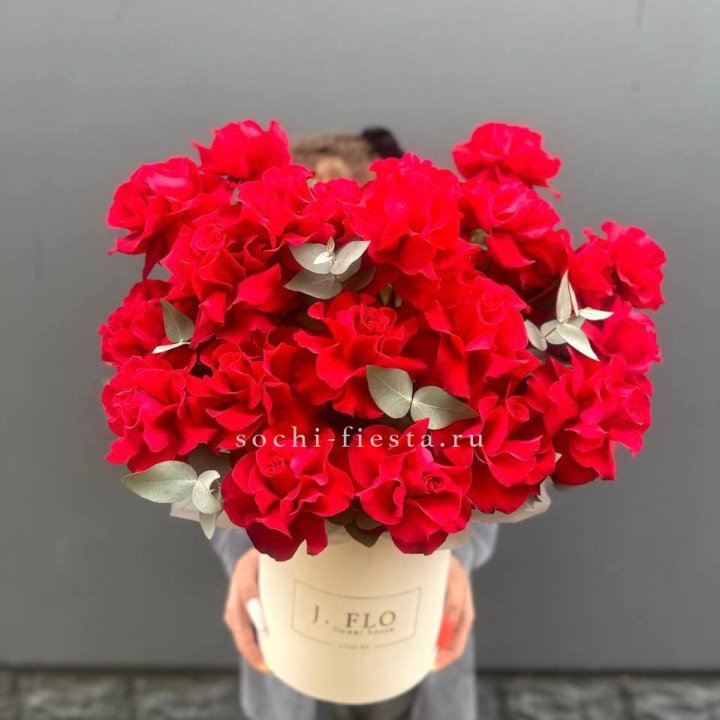 35 Французских роз в боксе в Сириусе