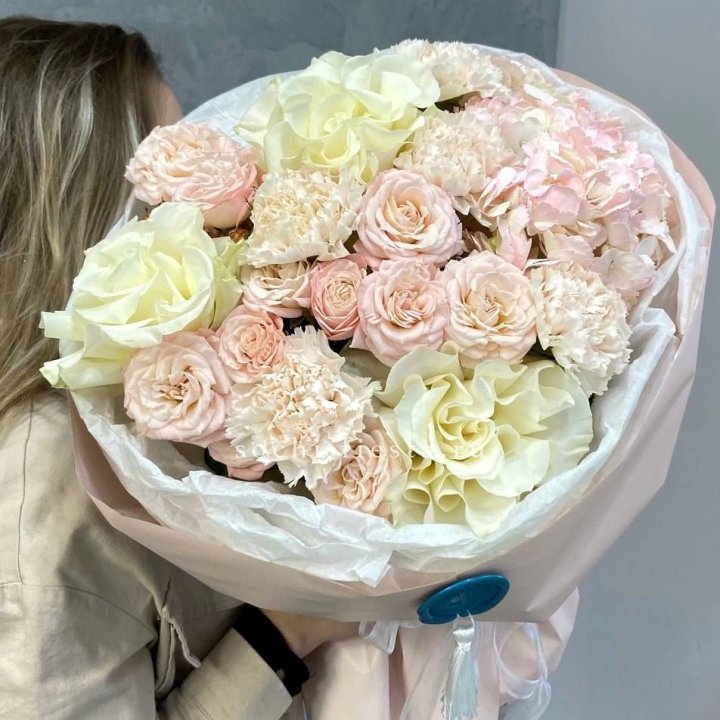 Дизайнерский букет "Джентел" в Сириусе