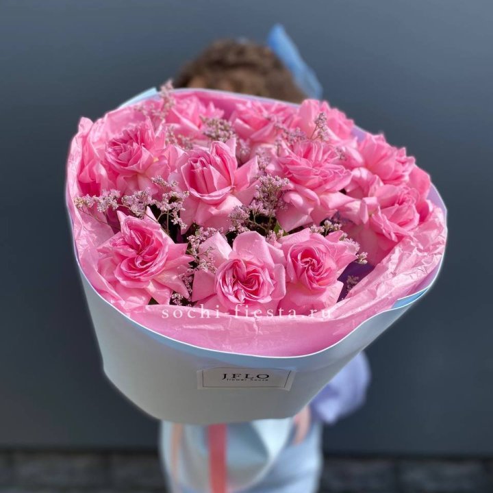 Букет французских розовых роз  в Сириусе