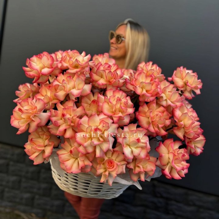 45 французских роз Джумилия в корзине в Сириусе