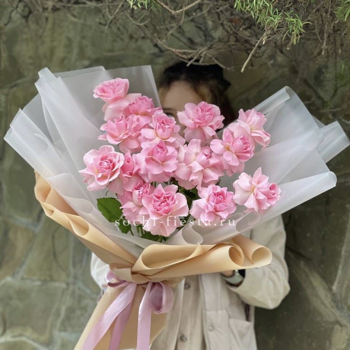 Букет из 15 французских роз Пинк дрим в Сириусе