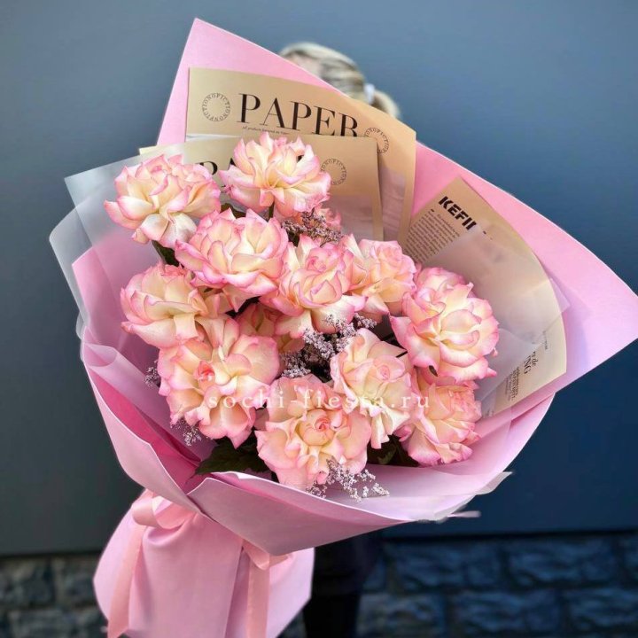 15 французских роз "Джумилия" в Сириусе