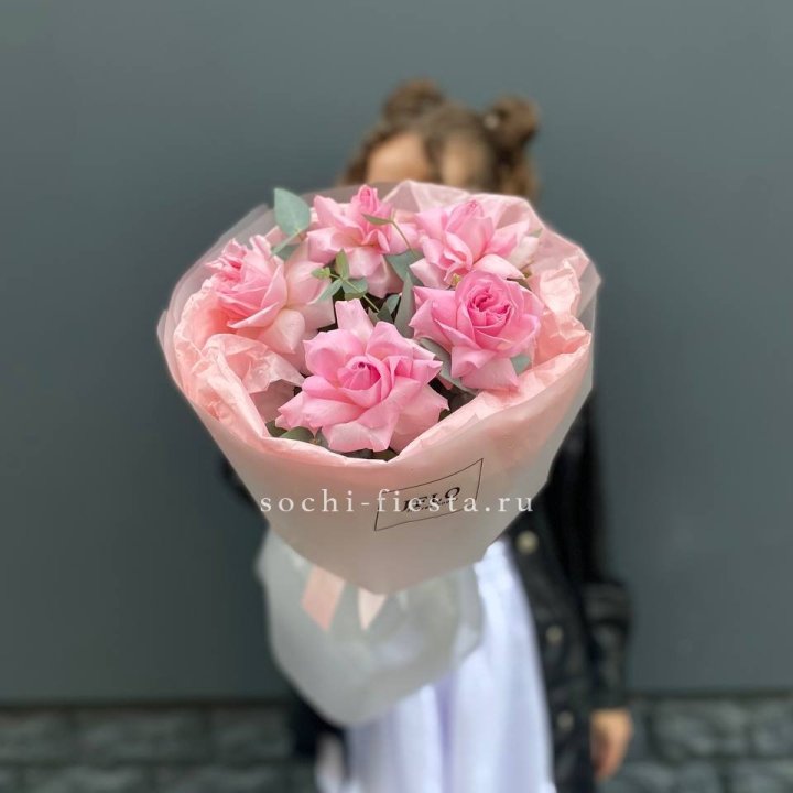 5 французских розовых роз  в Сириусе
