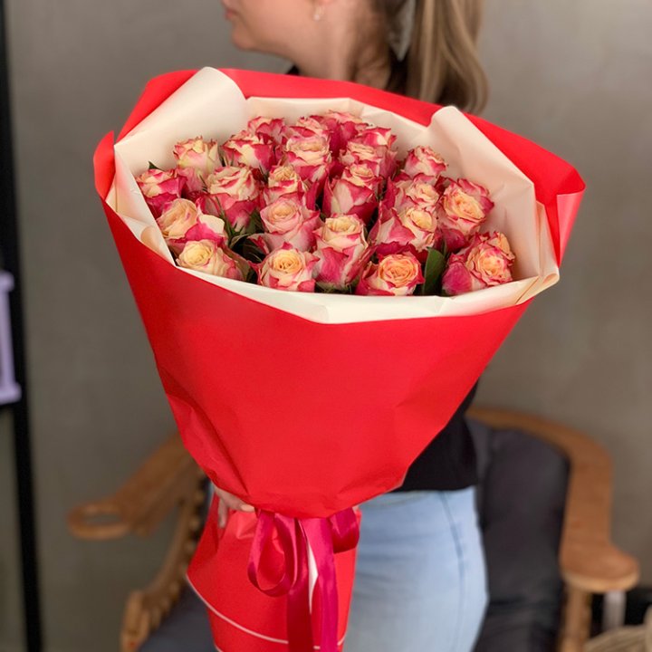 Букет роз Chapeau в Сириусе