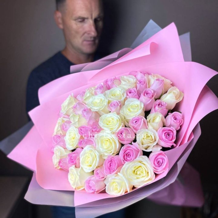 51 белых и розовых роз в Сириусе