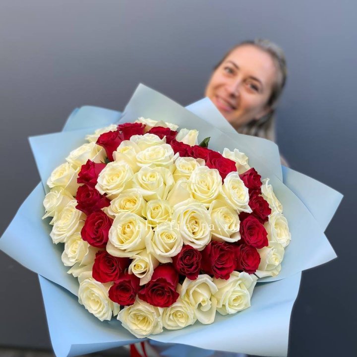 51 роза "Сердце" в Сириусе