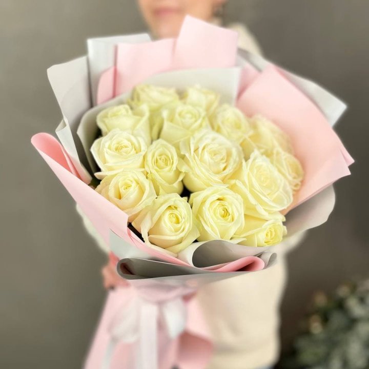 15 белых роз Pudra в Сириусе