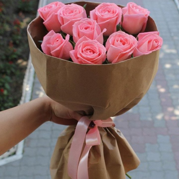 9 розовых роз в Сириусе