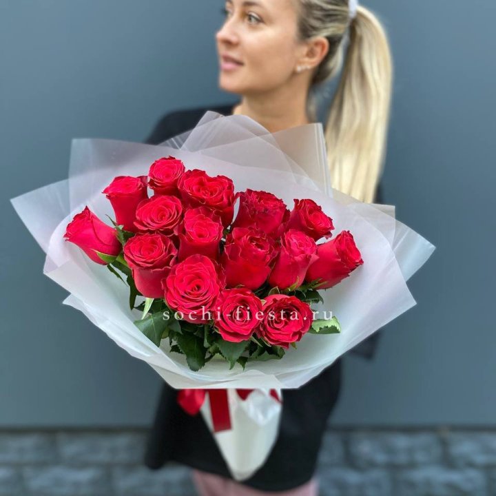 Букет из 15 красных роз  в Сириусе