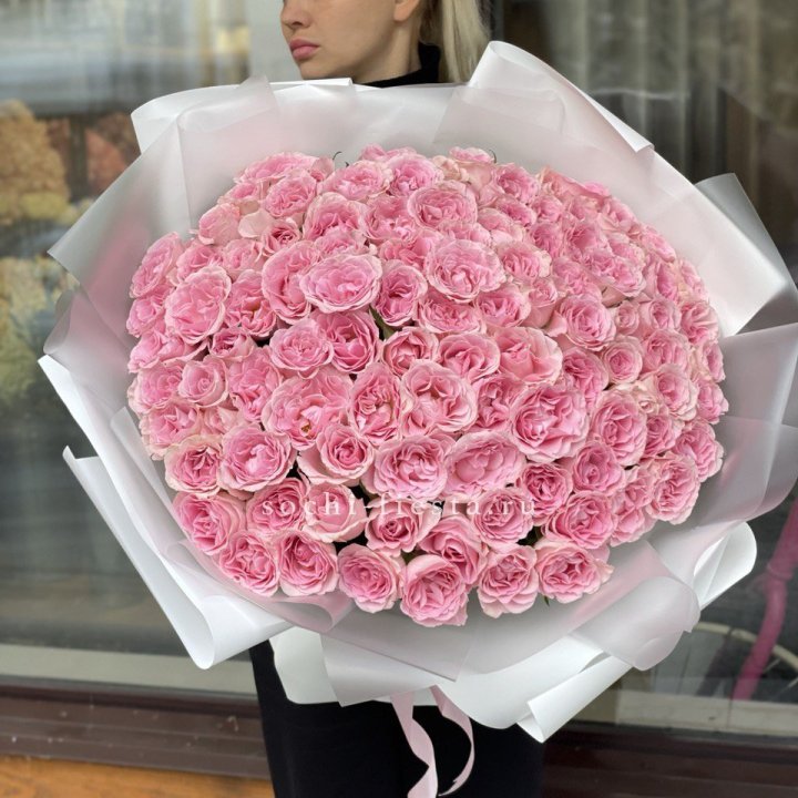 101 нежно-розовая роза в Сириусе