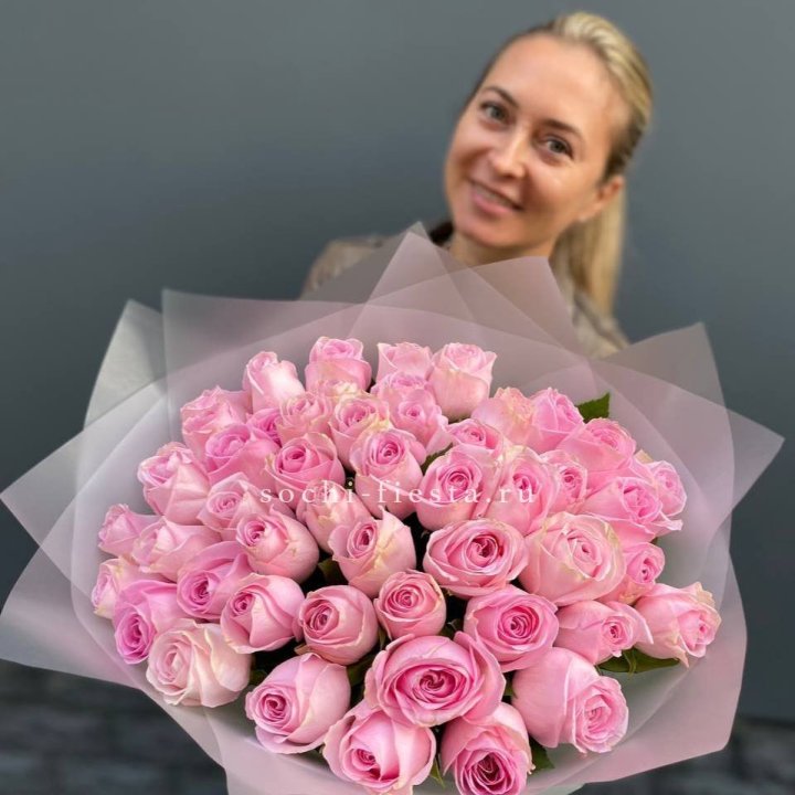 51 розовая роза в Сириусе