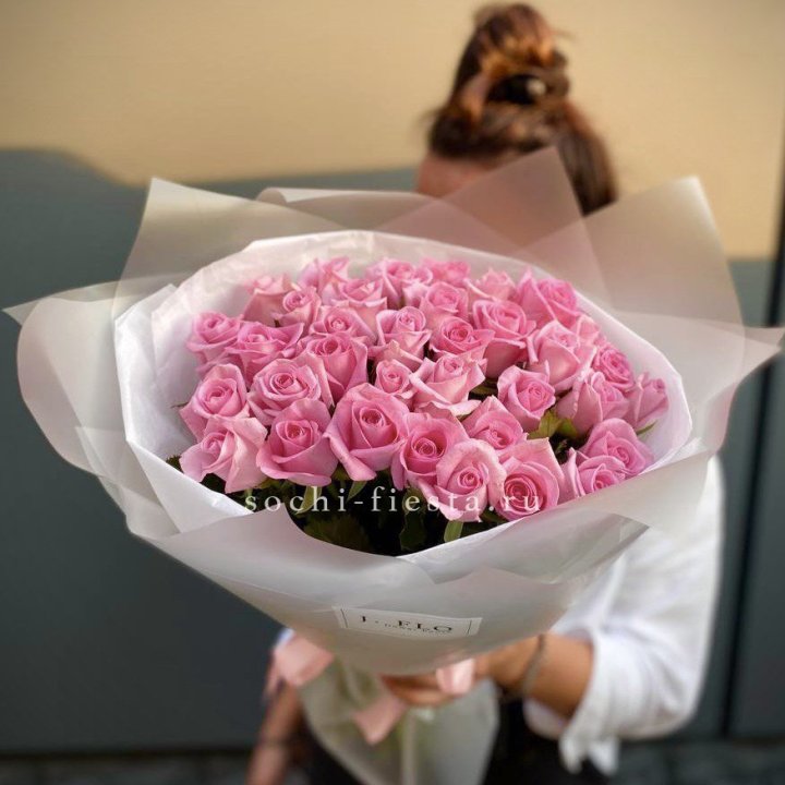Букет розовых роз  в Сириусе