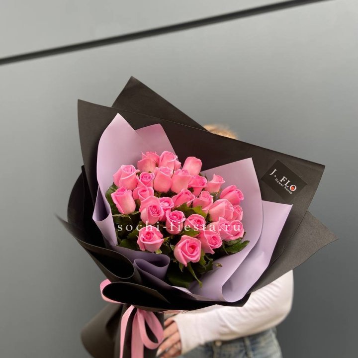 19 розовых роз  в Сириусе