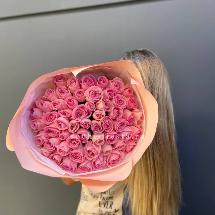 55 розовых роз в Сириусе