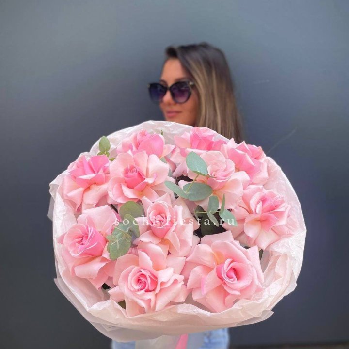 Букет роз "Минифу" в Сириусе