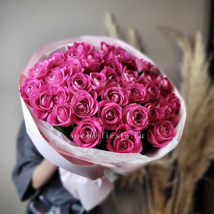 35 розовых роз  в Сириусе