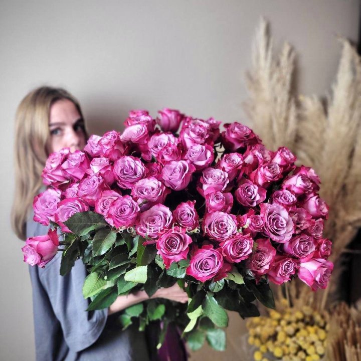 Охапка высоких роз Деп перпел в Сириусе