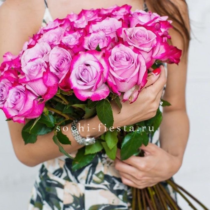 Букет высоких роз Ди перпел в Сириусе