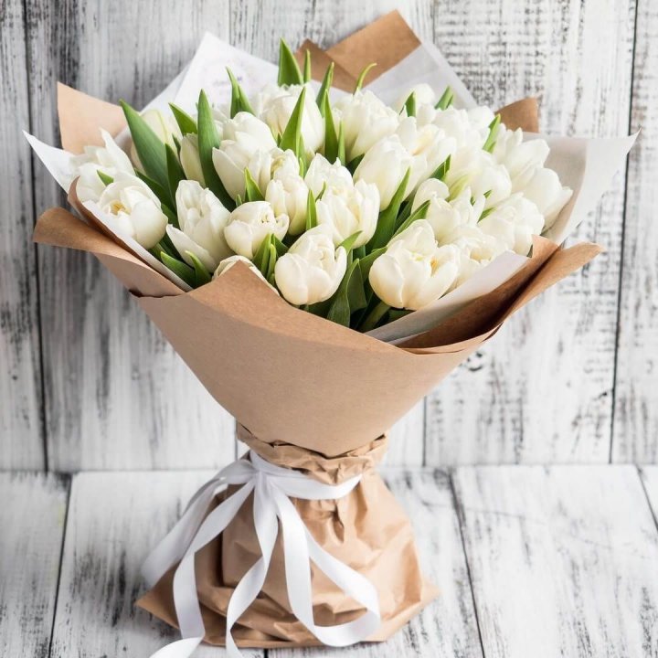 25 белых тюльпанов в Сириусе