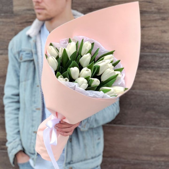 19 белых тюльпанов в Сириусе