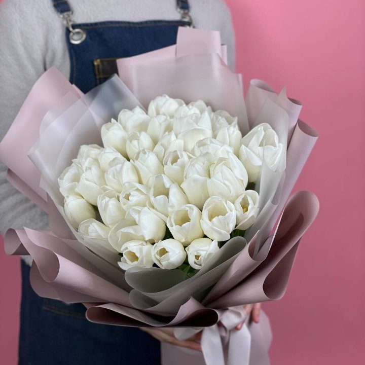 Букет белых тюльпанов Pure в Сириусе