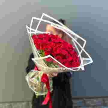 37 красных роз "LOVELY" в Сириусе