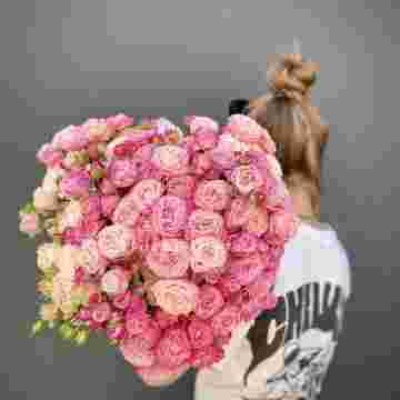 Охапка кустовых роз Бомбастик Pink в Сириусе