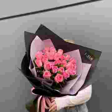 19 розовых роз BLVCK в Сириусе