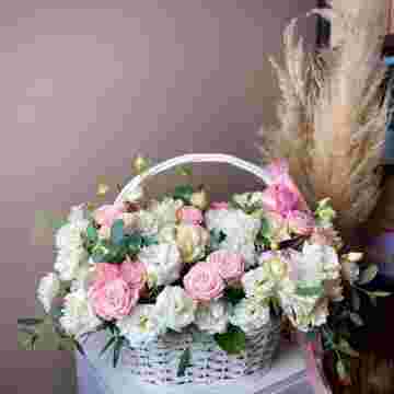 Цветочная корзина "Pinky-White" в Сириусе