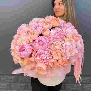 Коробка с пионами "Double flowers" в Сириусе